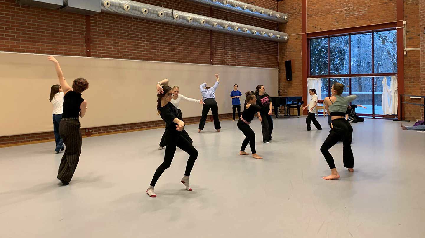 Oppet-hus_Samtida-dans-med-Zöe,-prova-på_Foto_Karin-Hauptmann_1440x806.jpg